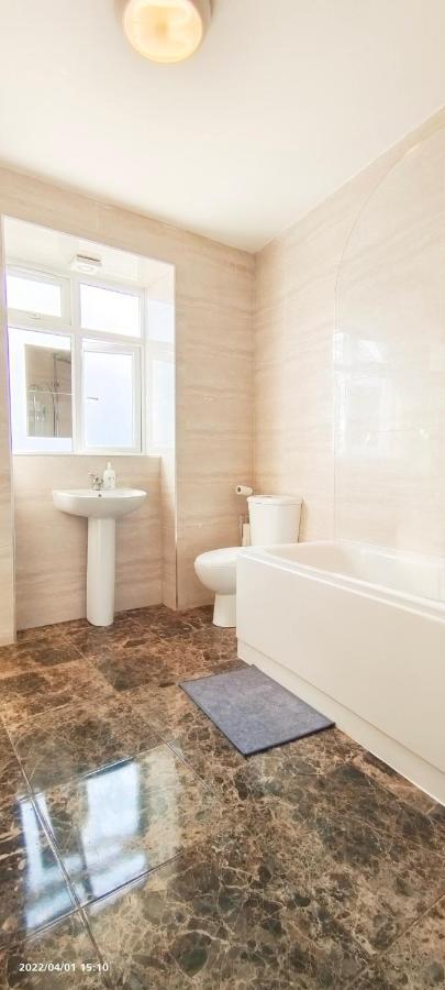 Апартаменты Acacia Flat 189 In Wembley Лондон Экстерьер фото