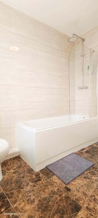Апартаменты Acacia Flat 189 In Wembley Лондон Экстерьер фото